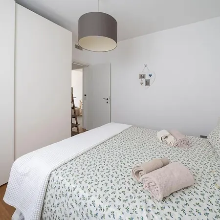 Amaryllis, Incantevole Con Piscina Apartamento Salò